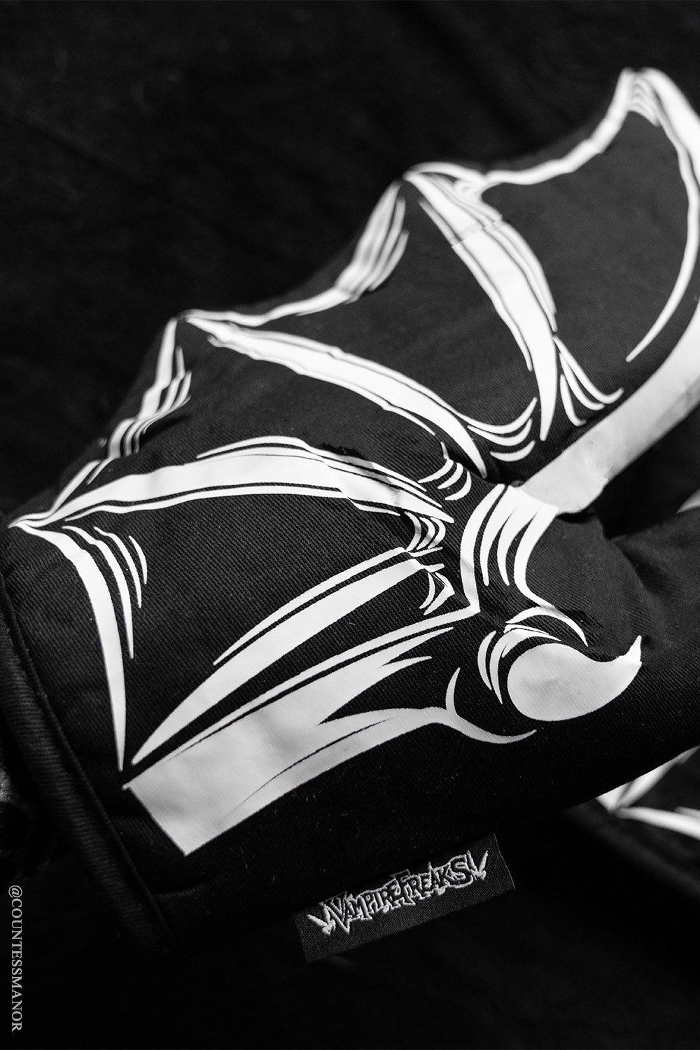 black cotton vampire bat oven mitt set