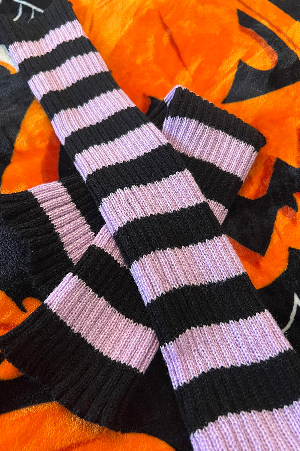 Funeral Flowers Striped Leg Warmers [BLACK/LILAC]