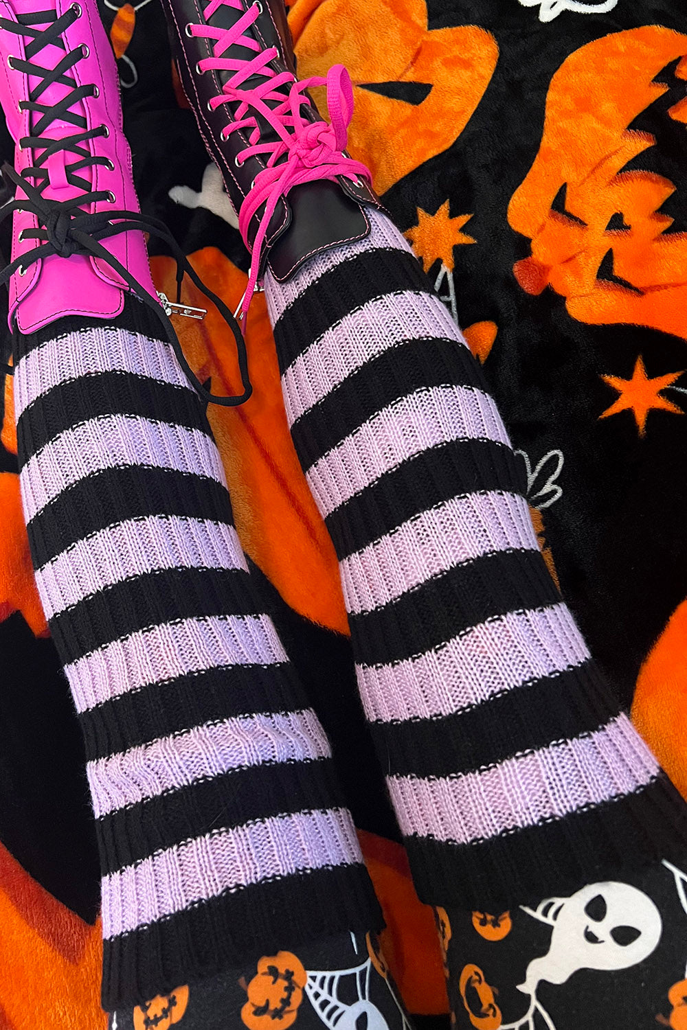 Funeral Flowers Striped Leg Warmers [BLACK/LILAC]