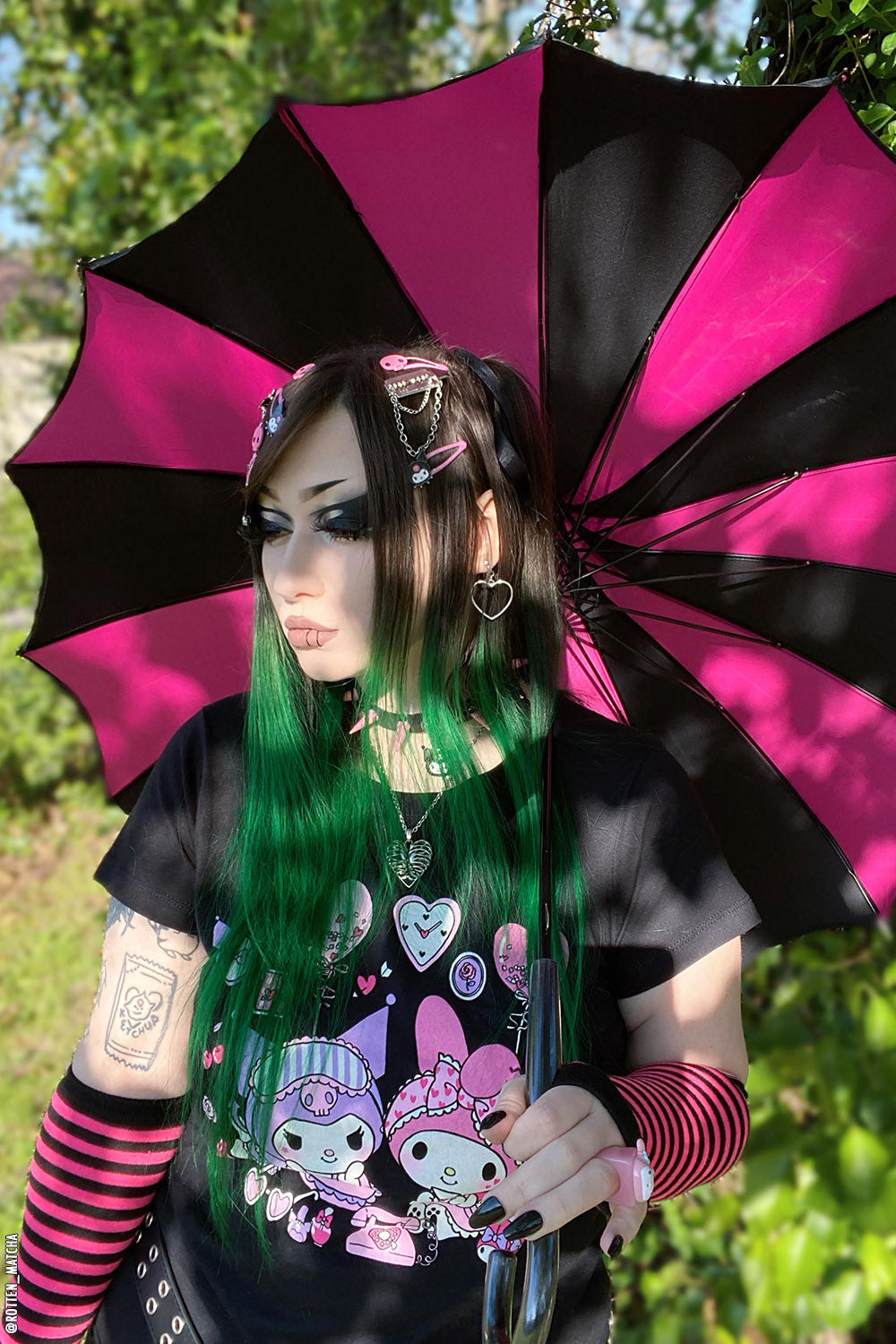 Batwing Pagoda Umbrella [BLACK/HOT PINK STRIPED]