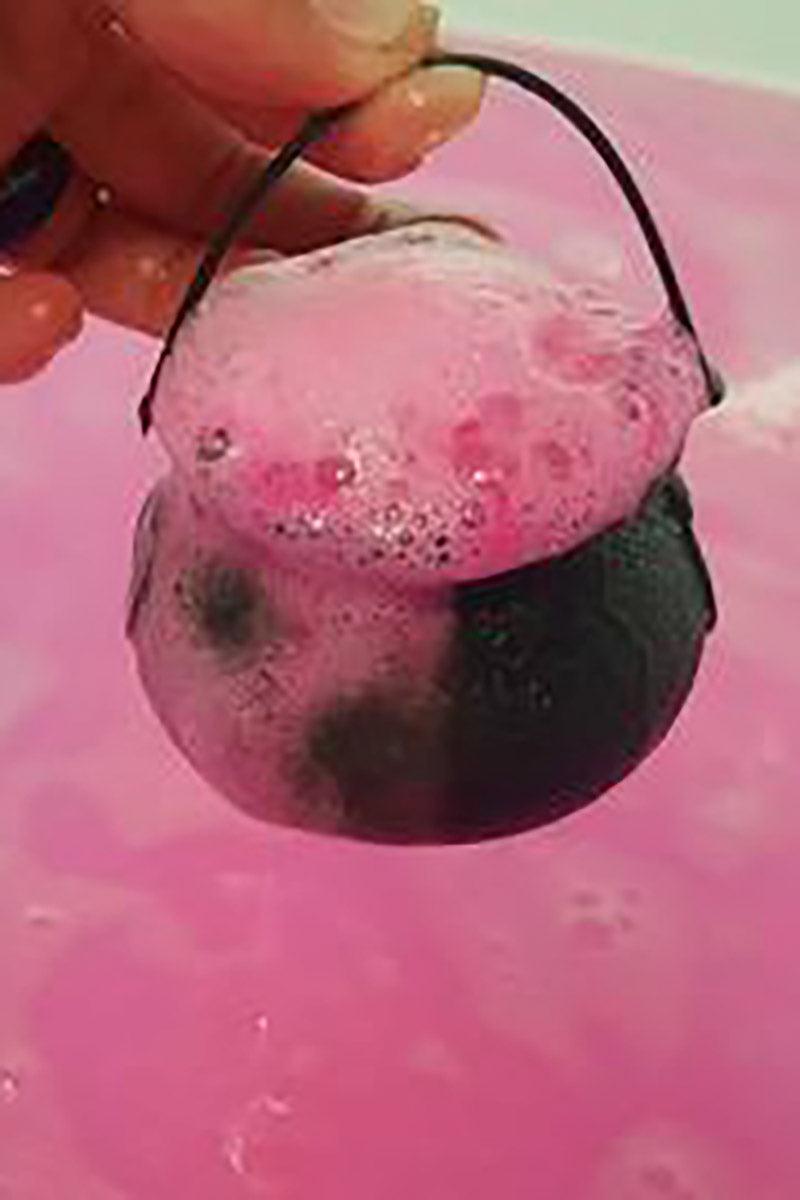 VampireFreaks Cauldron Bath Bomb - VampireFreaks