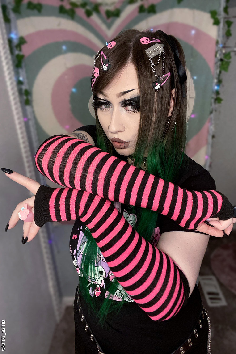 Emo Striped Arm Warmers [Black/Hot Pink]