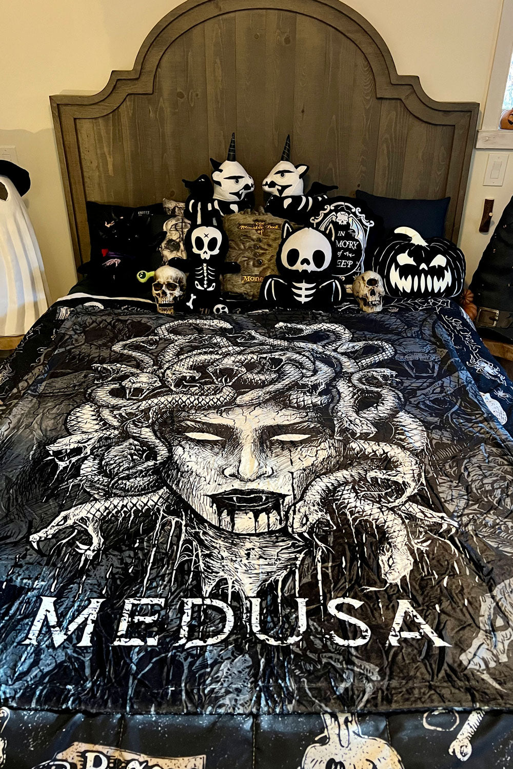 Medusa Throw Blanket