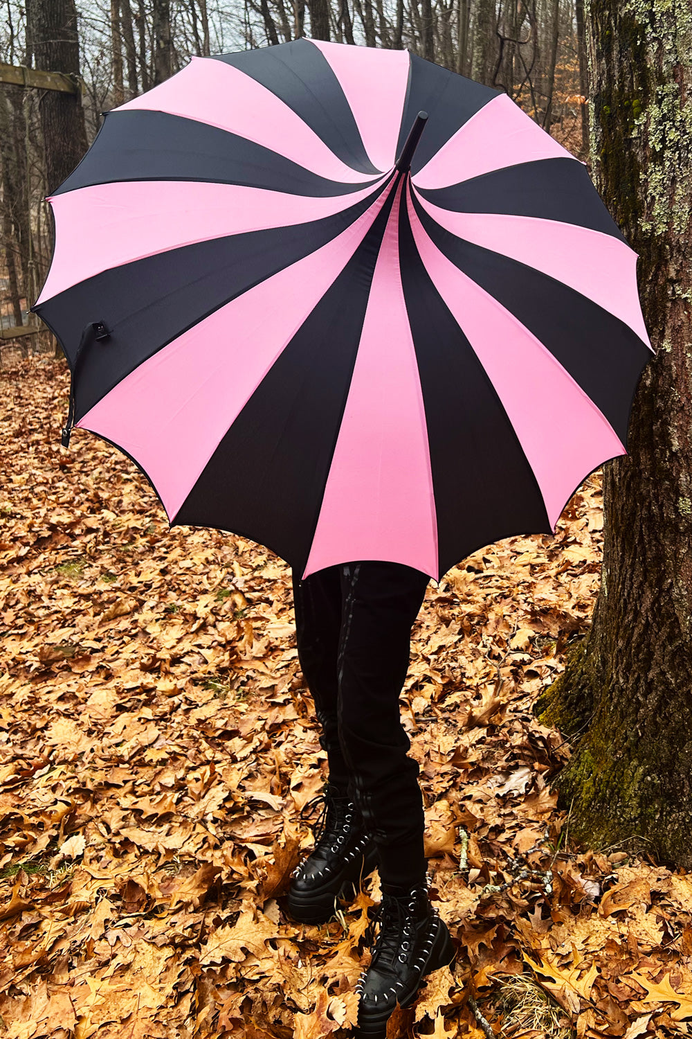 Batwing Pagoda Umbrella [BLACK/PASTEL PINK STRIPED]