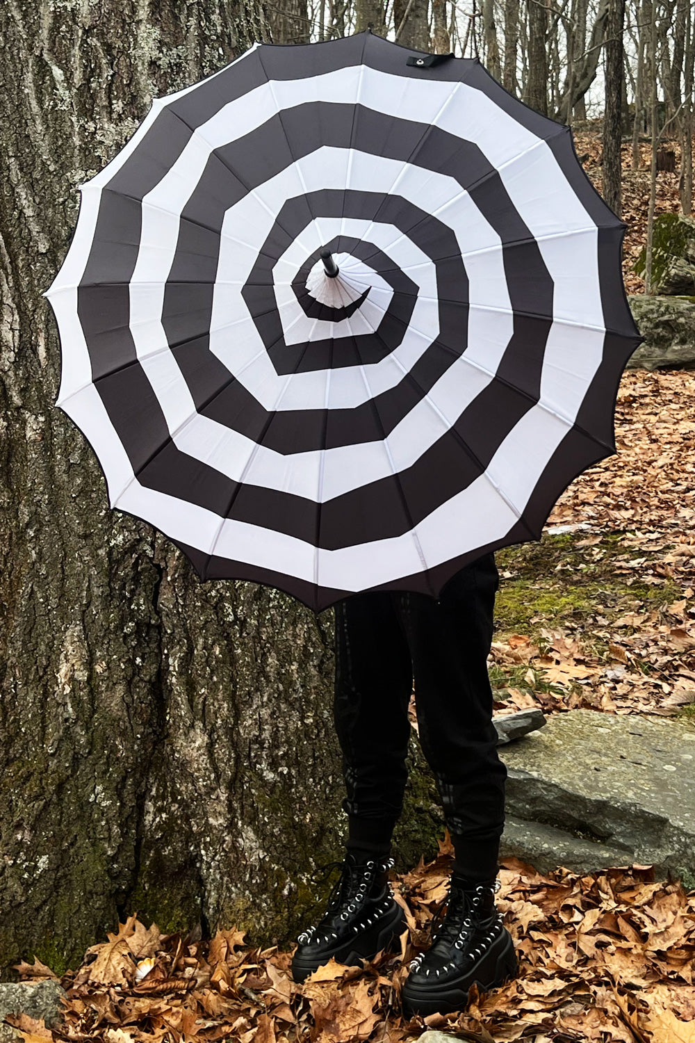 Batwing Pagoda Umbrella [SPOOKY SPIRAL]