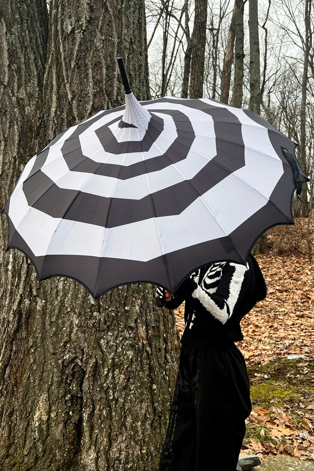 Batwing Pagoda Umbrella [SPOOKY SPIRAL]